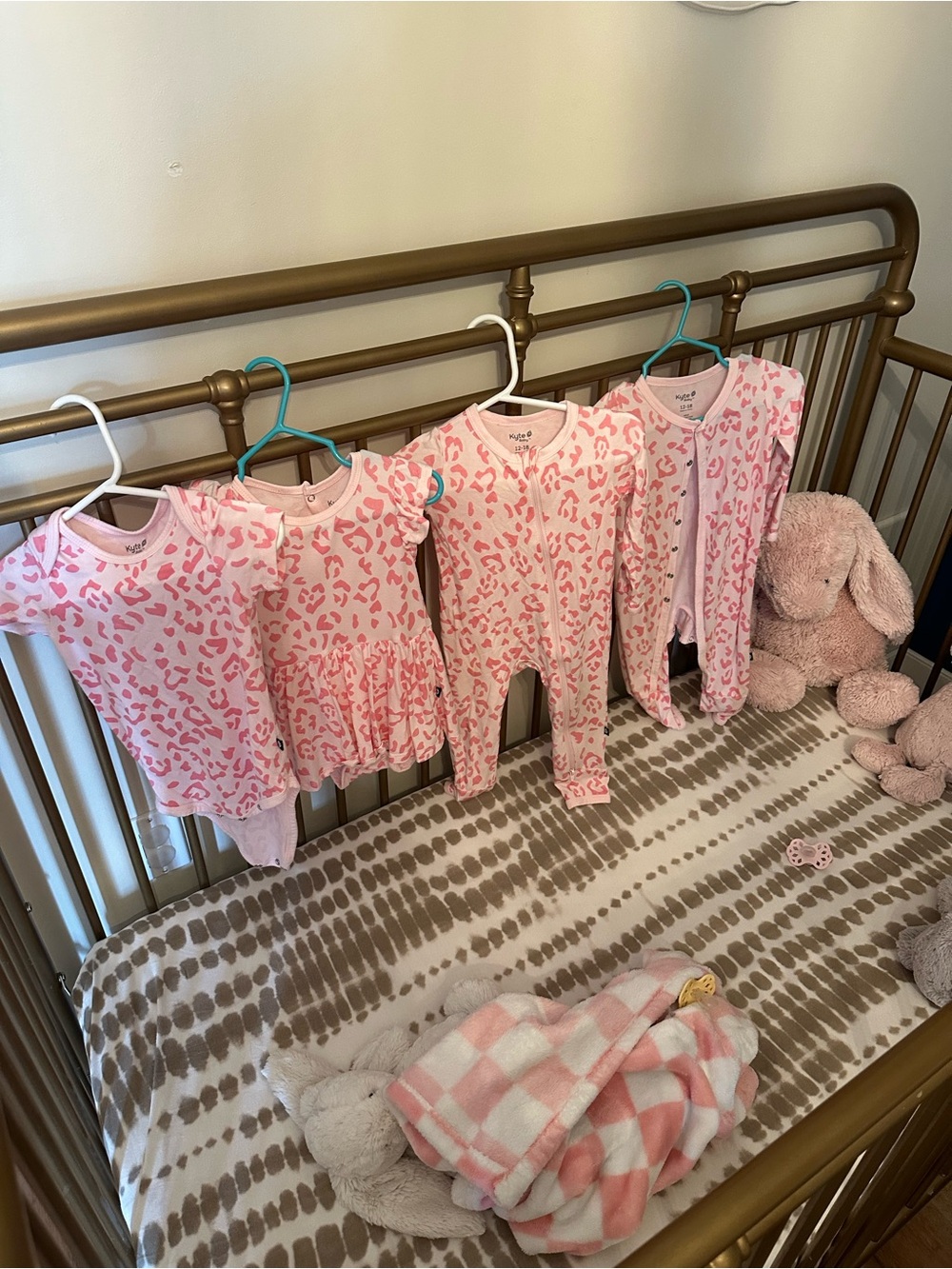 Kyte BABY Sakura leopard sets